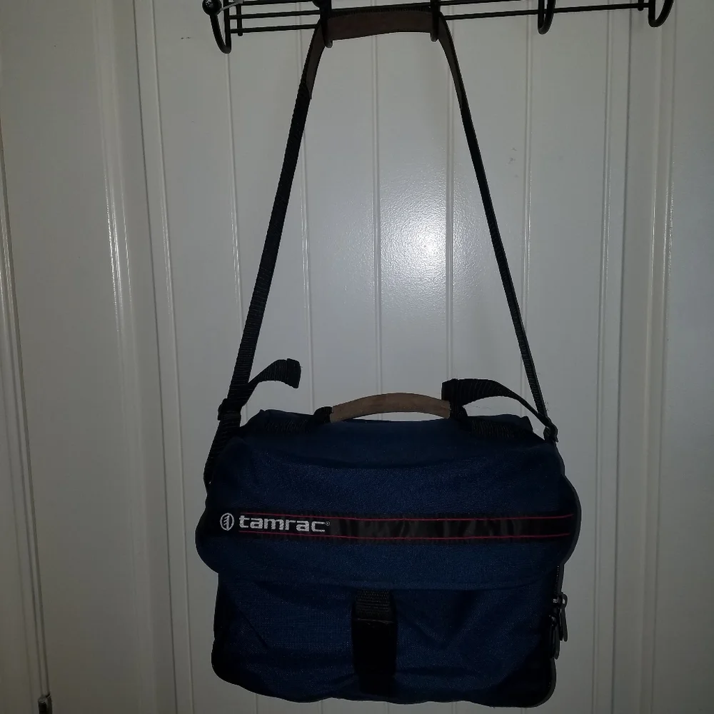 Tamrac Camera Shoulder Bag Case. - Picture 3 of 6